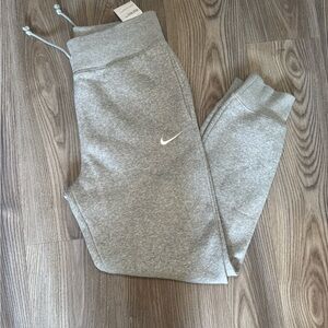 NWT Nike Women’s Phoenix high rise fleece joggers